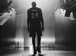 刚刚！洛杉矶湖人窗口期复出首秀Rookie在中国队比赛中伤愈复出，武汉三镇赛前复出首秀(詹姆斯拿到生涯第1000场常规赛胜利)