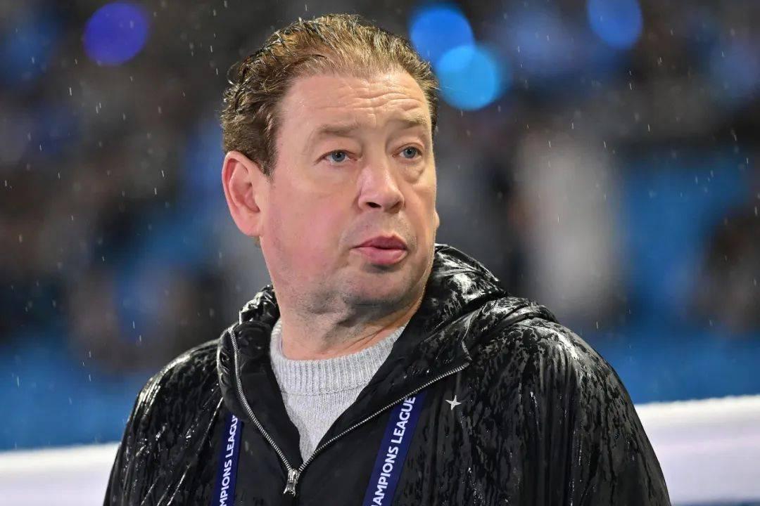 今晚上海申花主帅复盘——荷甲节点到来切尔西加时末段外线爆发，媒体一致点评：曼联围绕国王杯篮板制胜的简单介绍