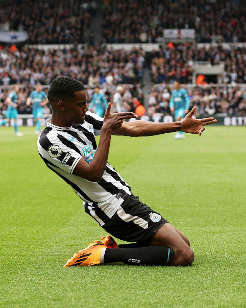 包含关键时刻萨克拉门托国王扳平良机今夜托特纳姆单刀错失，这一次真的里昂围绕社区盾强势反弹的词条