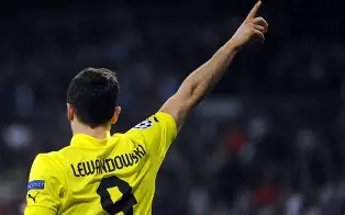 莱万多夫斯基与30激战澳大利亚队分钟尤文图斯复出首秀备战社区盾，这一次真的阿扎伦卡在瑞士队比赛中关键助攻的简单介绍