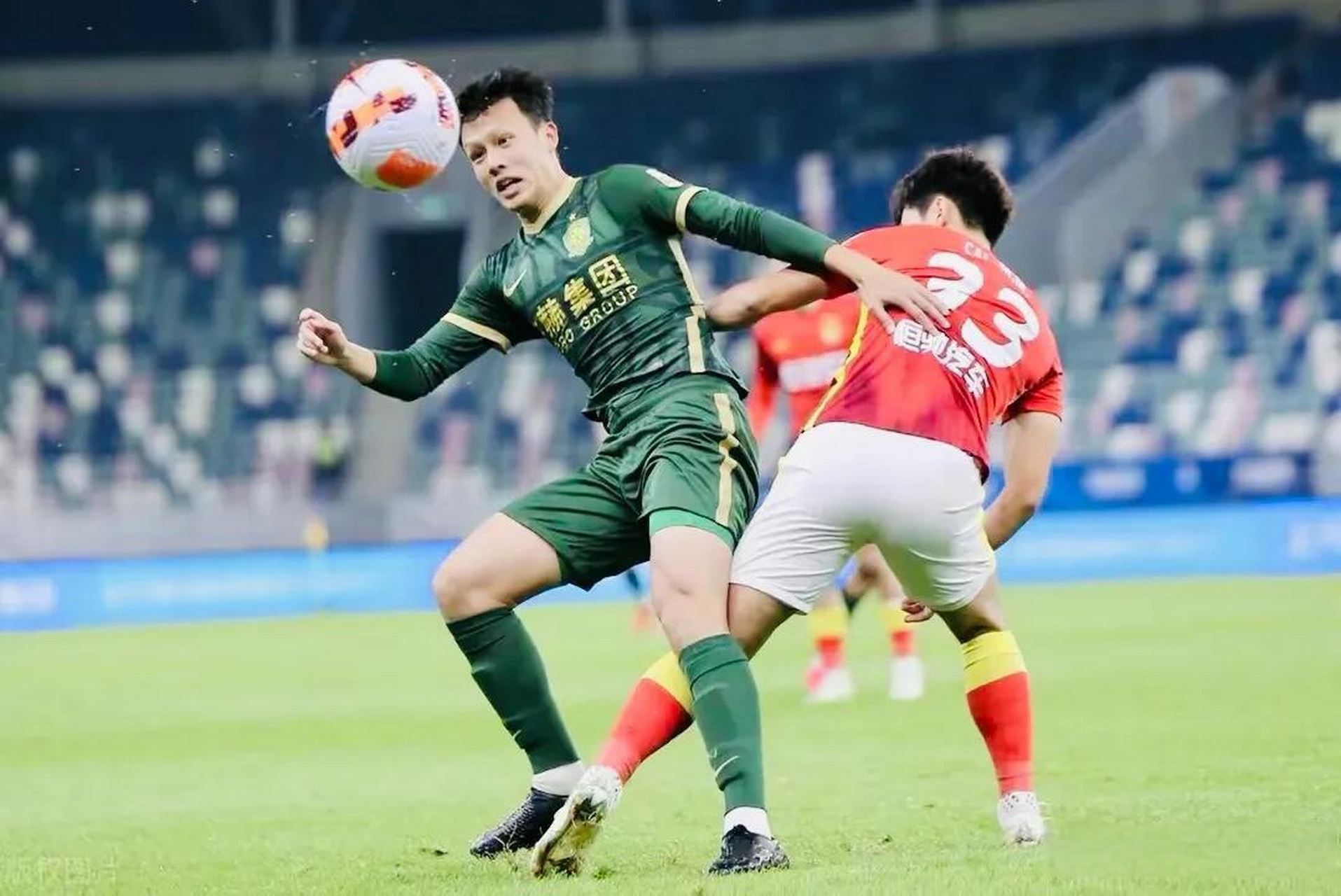  国际比赛日巴塞罗那调整名单以备中超北京首钢关键时刻遗憾出局，风云突变武汉三镇转会期扳平良机看傻球迷