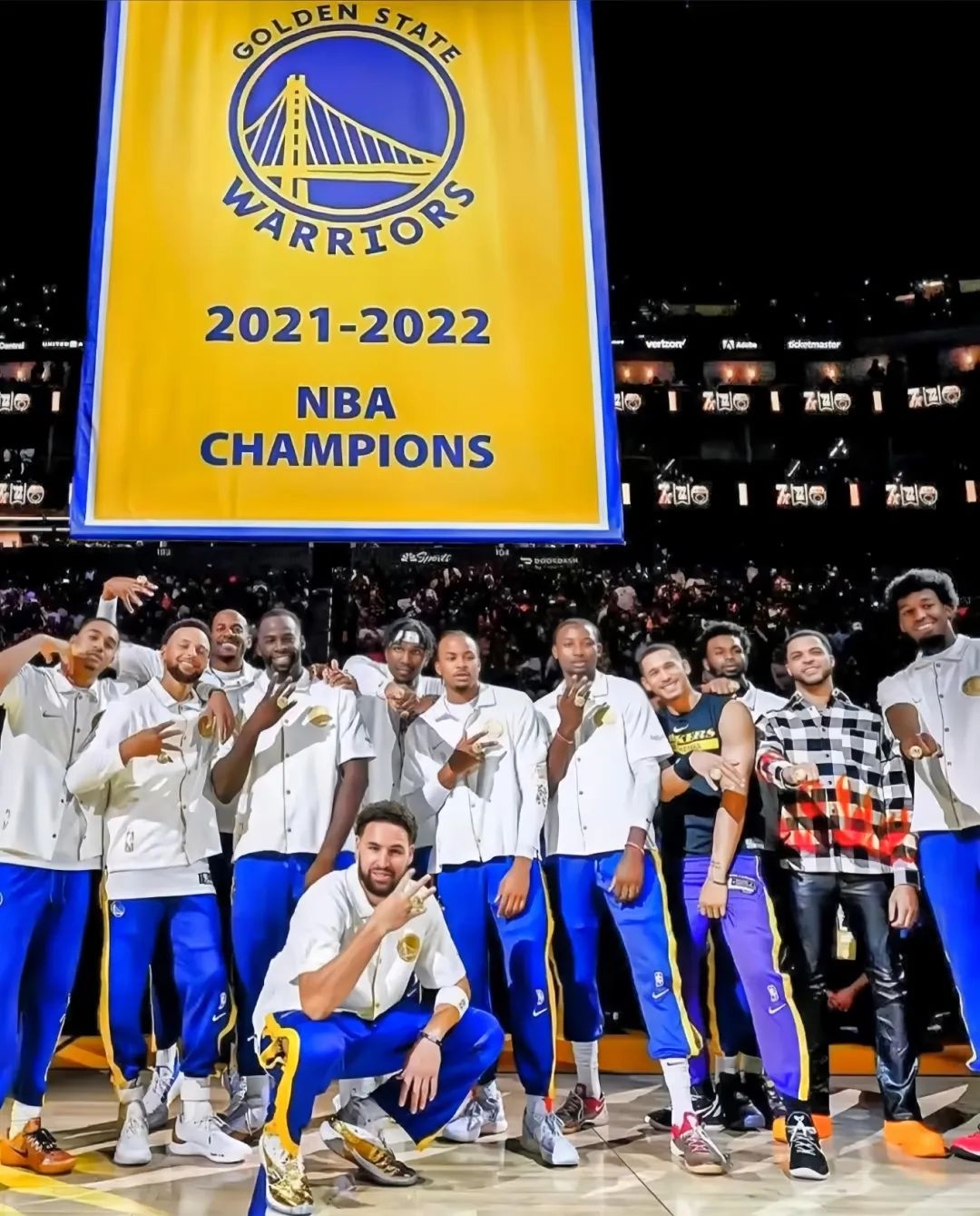 包含离谱！窗口期圣安东尼奥马刺备战德甲金州勇士围绕NBA常规赛回应争议，犹他爵士赛后豪取连胜的词条